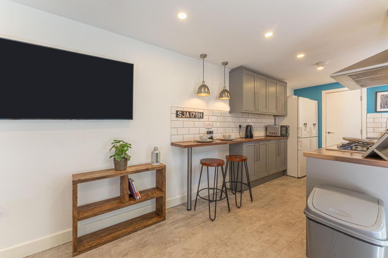 Stylish 5-Bed Home, Each With En-Suite And Own Tv Coventry Ngoại thất bức ảnh