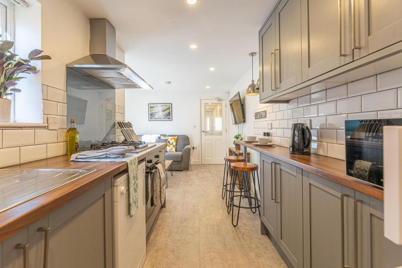 Stylish 5-Bed Home, Each With En-Suite And Own Tv Coventry Ngoại thất bức ảnh