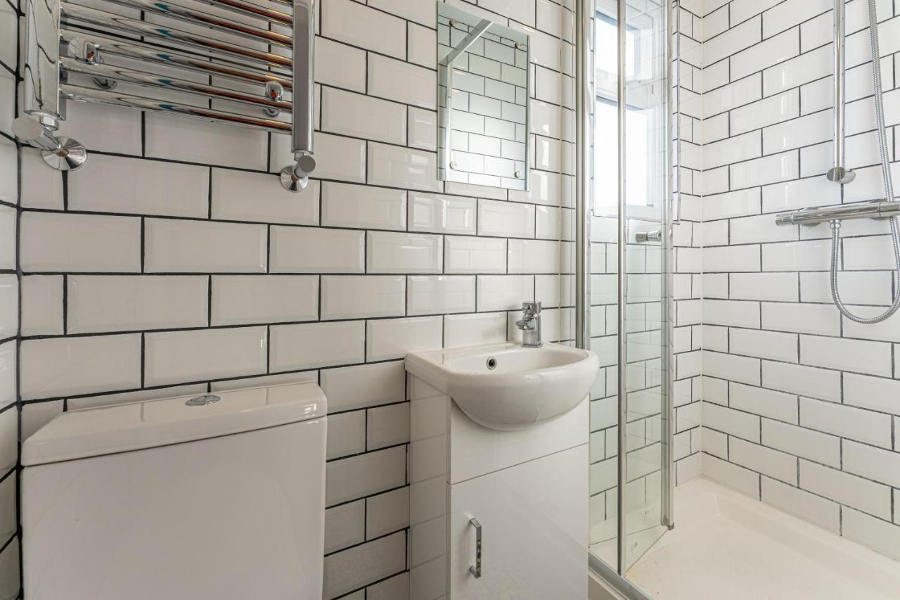 Stylish 5-Bed Home, Each With En-Suite And Own Tv Coventry Ngoại thất bức ảnh