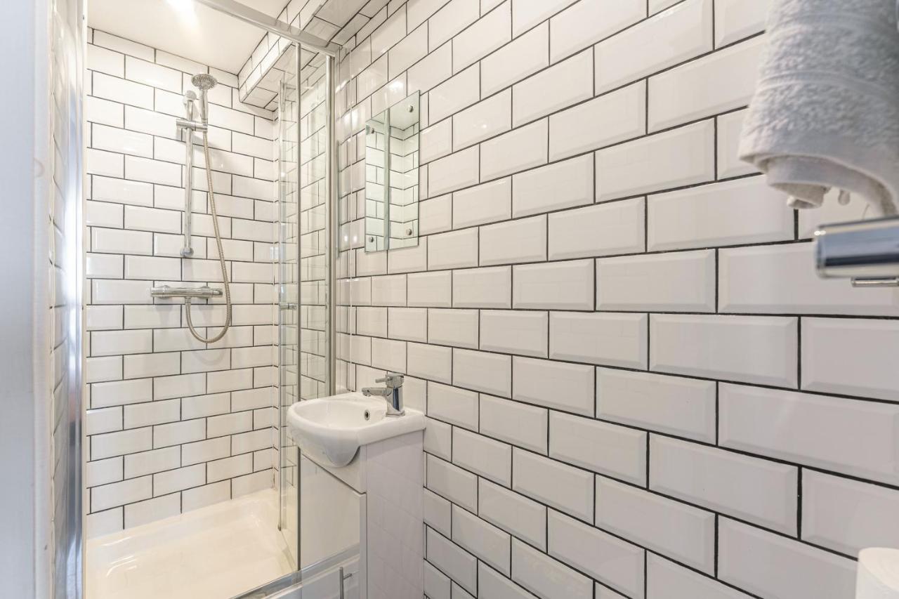 Stylish 5-Bed Home, Each With En-Suite And Own Tv Coventry Ngoại thất bức ảnh