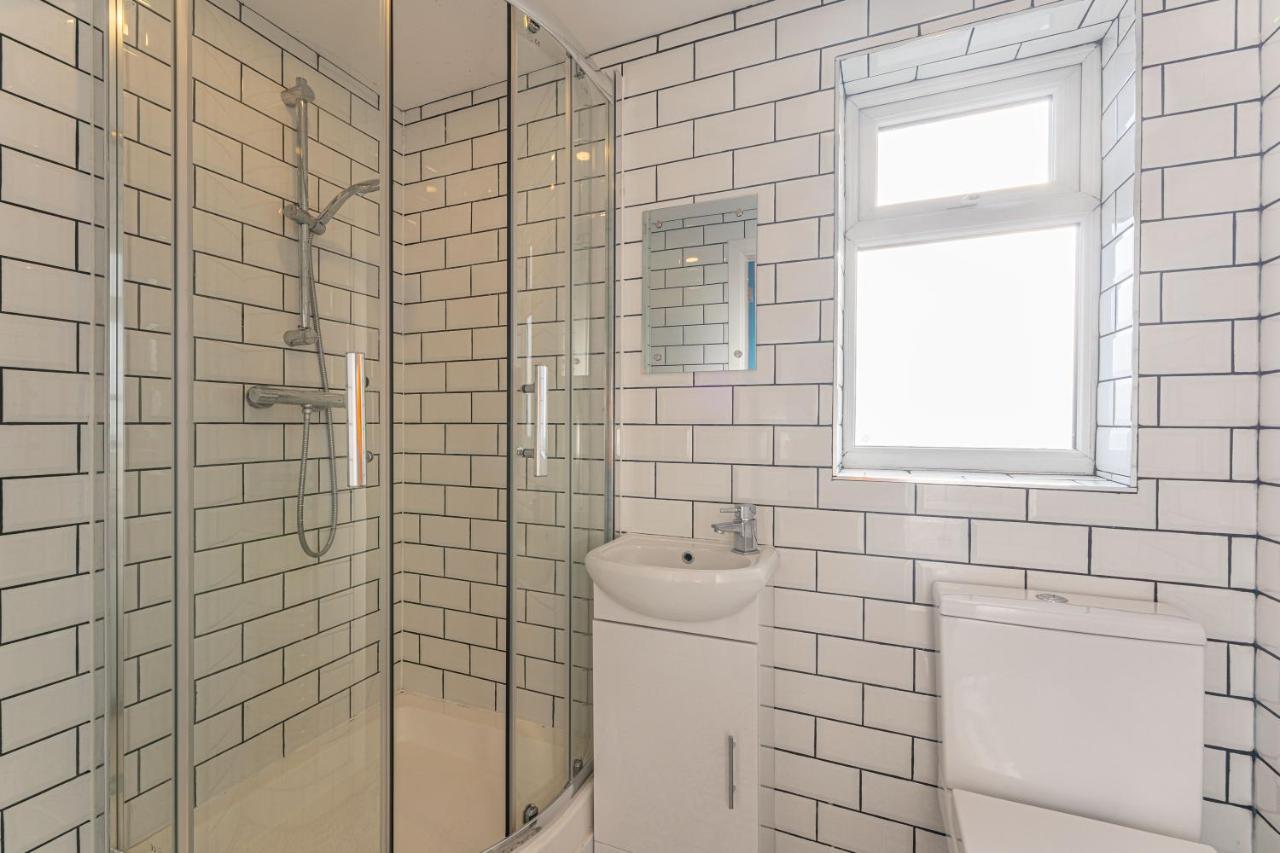 Stylish 5-Bed Home, Each With En-Suite And Own Tv Coventry Ngoại thất bức ảnh